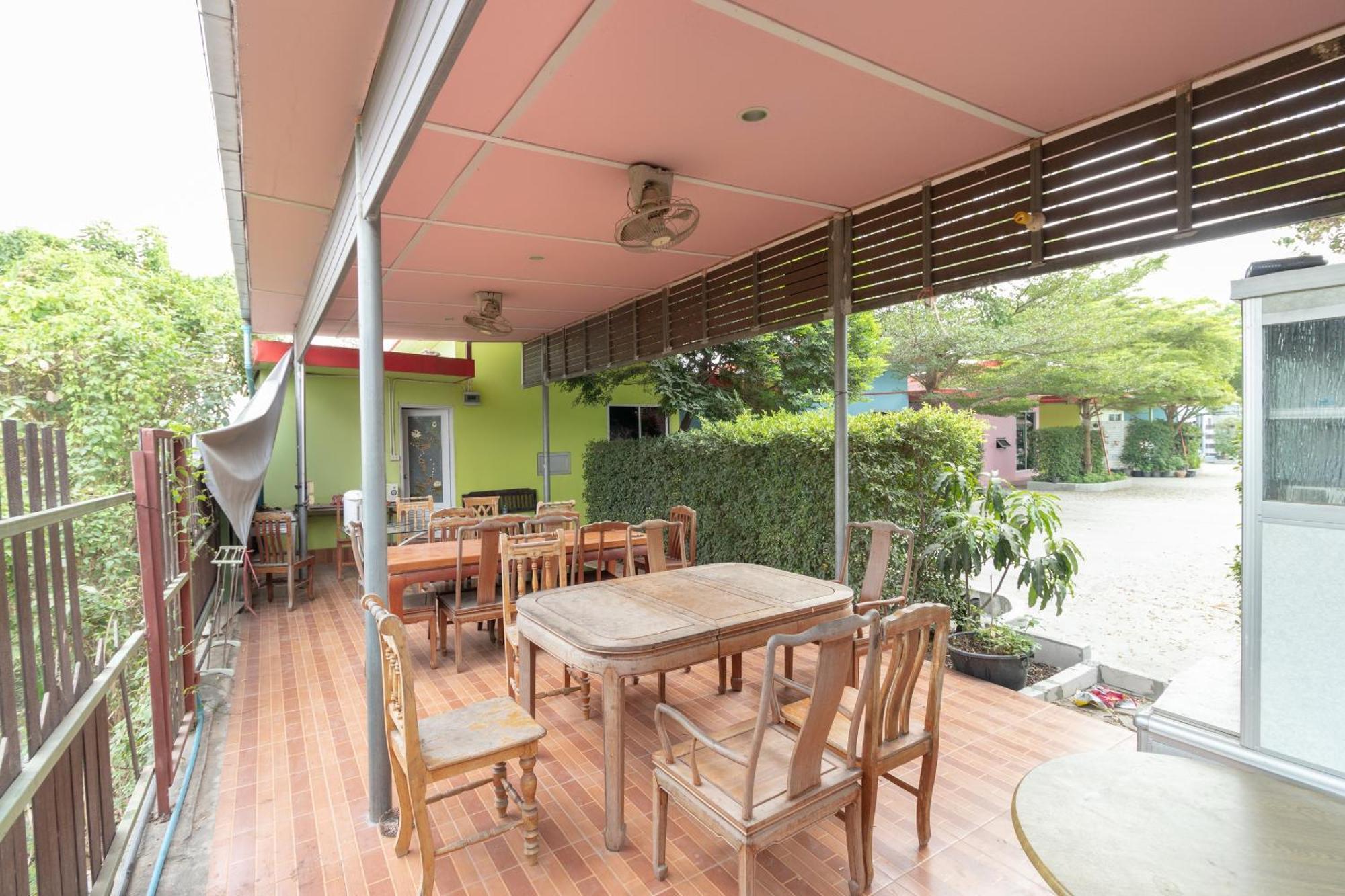 Hotel Oyo 644 Pong Pai House Bangkok Exterior foto